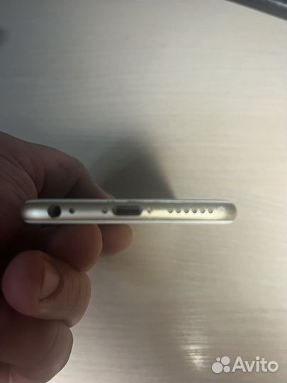 Телефон iPhone 6S (Gold)
