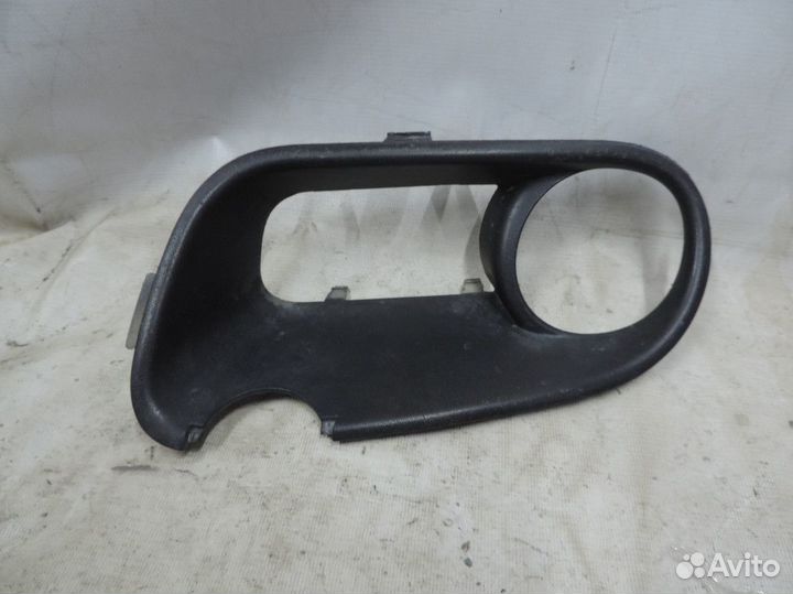 Рамка противотуманой фары Volkswagen Touareg 2002