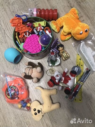 Игрушки коробкой