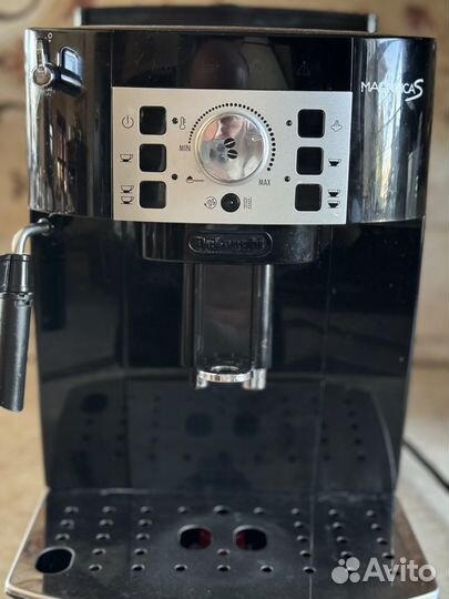 Кофемашина DeLonghi ecam 22.110.В