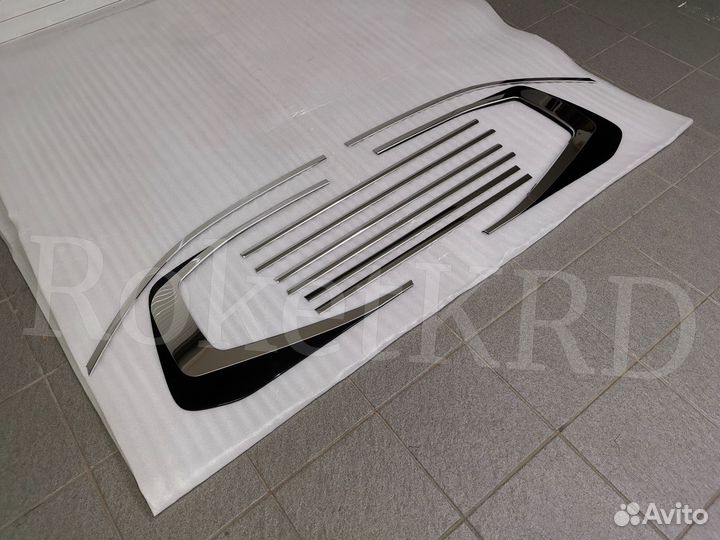 Накладки Toyota Land Cruiser 200 стиль 300