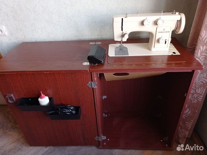 Швейная машинка чайка 142м