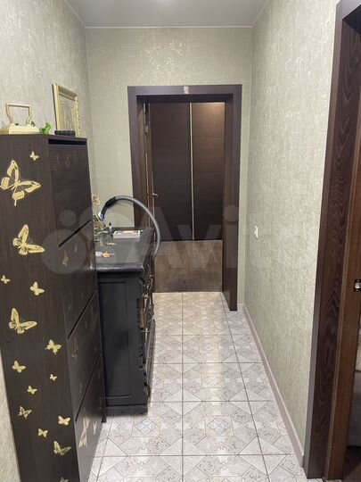 Доля в 2-к. квартире, 54 м², 3/10 эт.