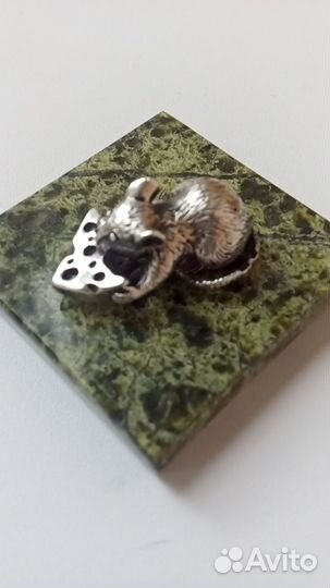 Статуэтка серебряная мышка с сыром