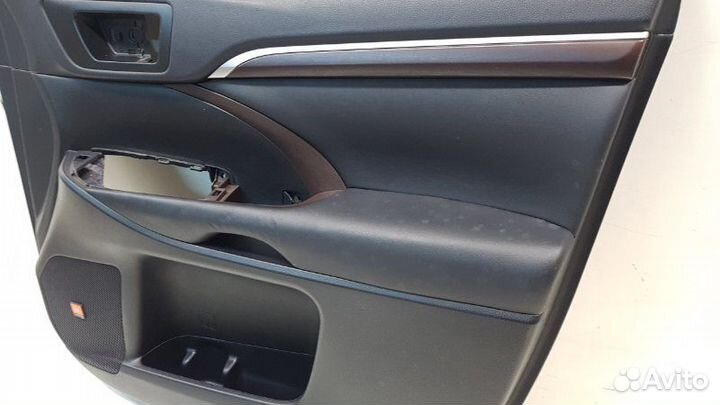 Обшивка двери передняя правая Toyota Highlander 3