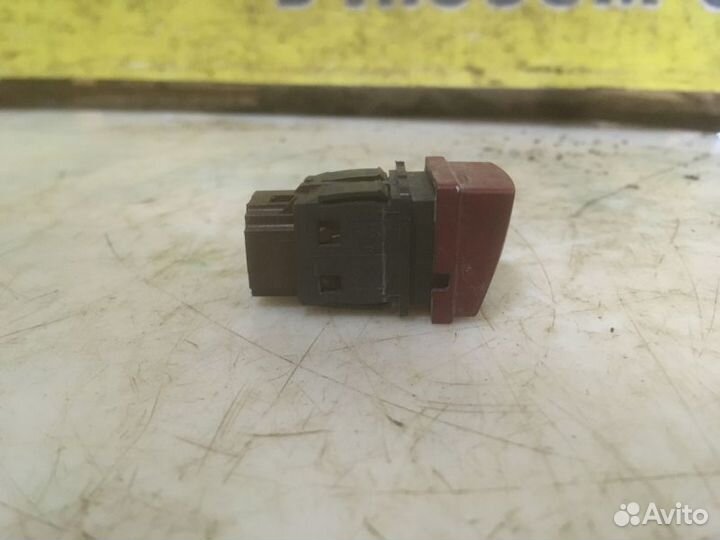 Кнопка аварийной сигнализации Peugeot 207