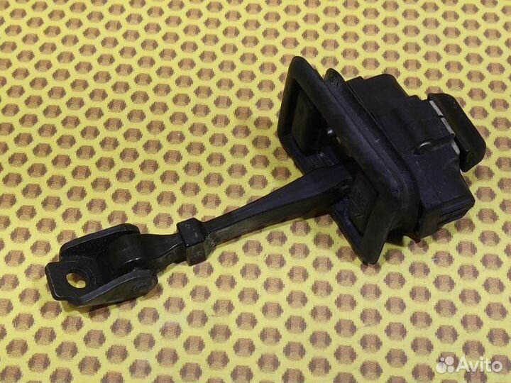 Ограничитель двери задний левый Renault Kaptur