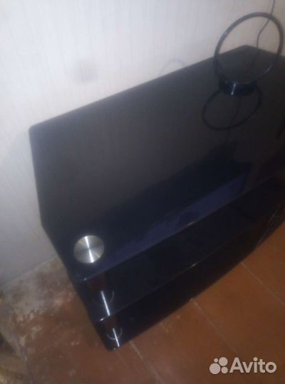 Стеклянная тумба под тв