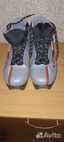 Продам ботинки лыжные