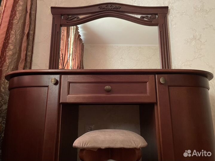 Туалетный столик из дуба