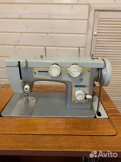 Швейная машина Чайка