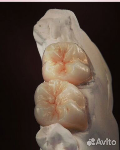 Зубной техник керамист