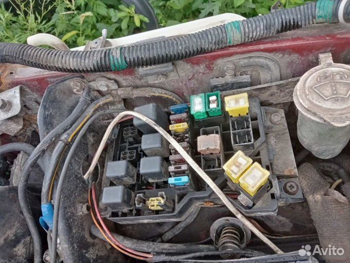 Блок предохранителей Mitsubishi Pajero 2 4D56 1994