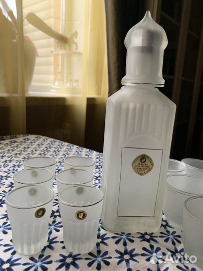 Штоф и 12 стопок- стаканчиков