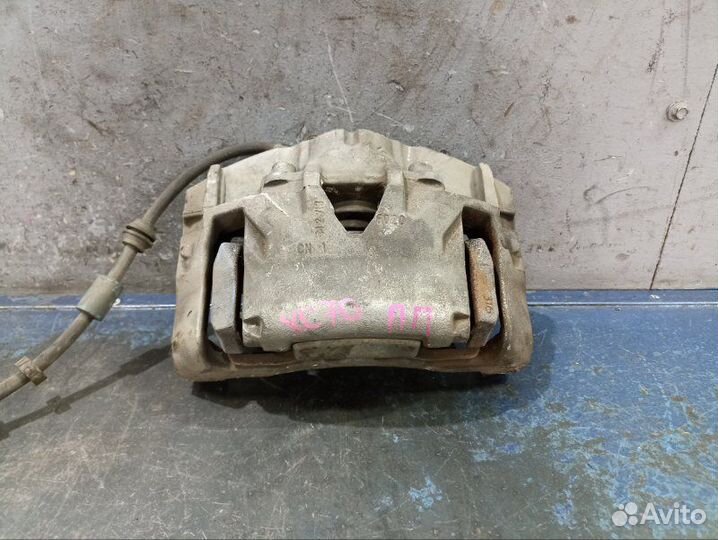 Суппорт передний правый Volvo Xc70 3 Поколение BZ