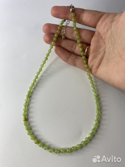 Мелкие зеленые бусы из камней оникс 44 см