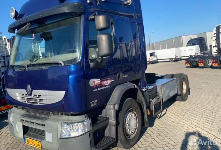 В разборке грузовик Renault,Premium II с 2007