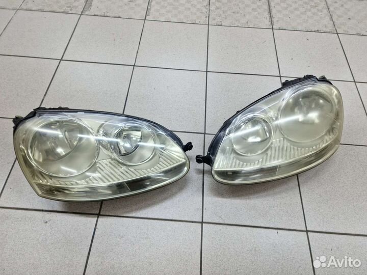 Комплект передних Hella фар VW Golf 5, VW Jetta 5