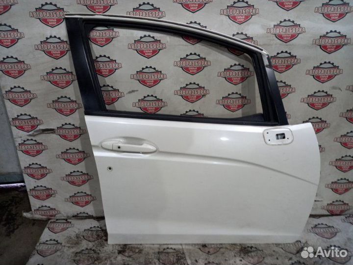 Дверь передняя правая Honda Fit GP5 LEB
