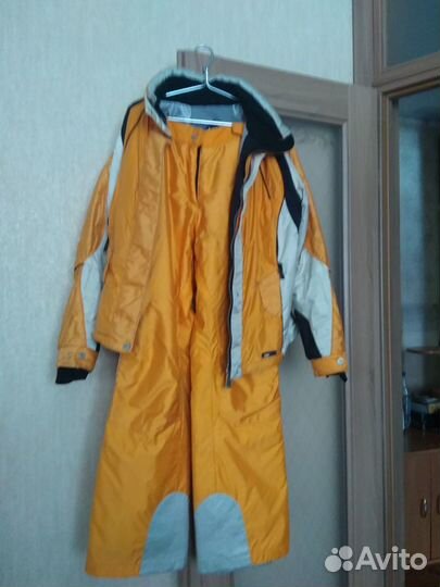 Спортивный лыжный костюм