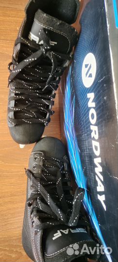 Коньки хоккейные юниорские