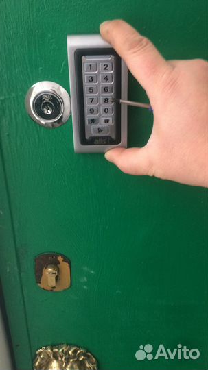 Вскрытие и замена замков