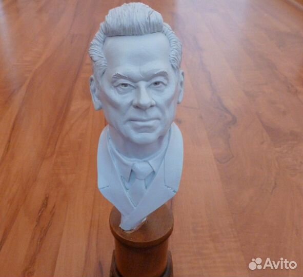 Калашников М.Т., бюст, полистоун