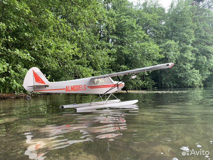 Конструктор радиоуправляемого самолета Piper Cub