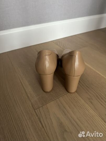 Туфли женские на каблуке