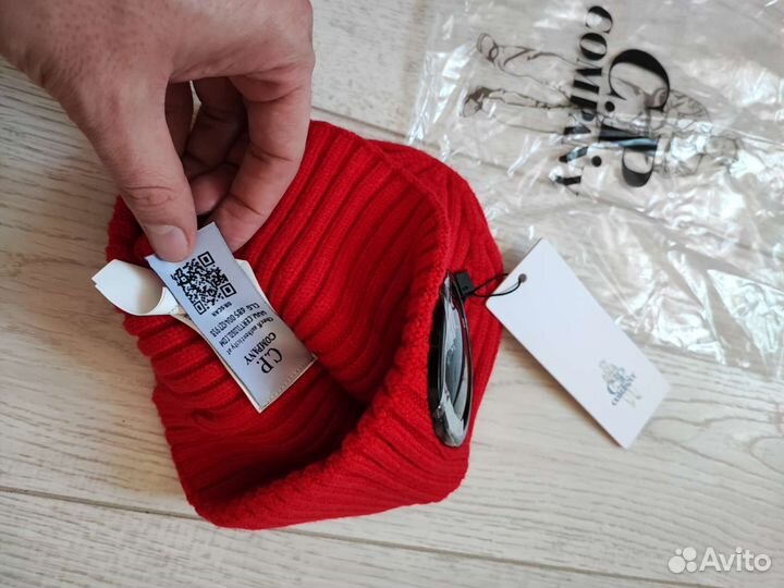 Шапка C.P Company красная