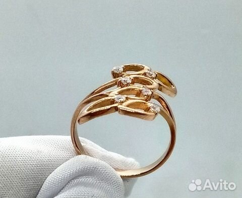 Золотое кольцо с камнем 17р