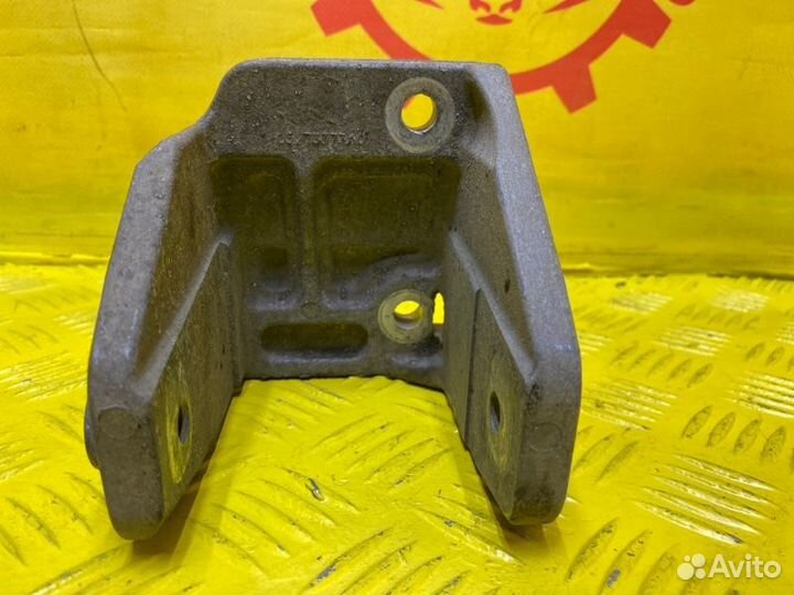 Кронштейн двигателя передний Dodge Journey 2.4 ED3