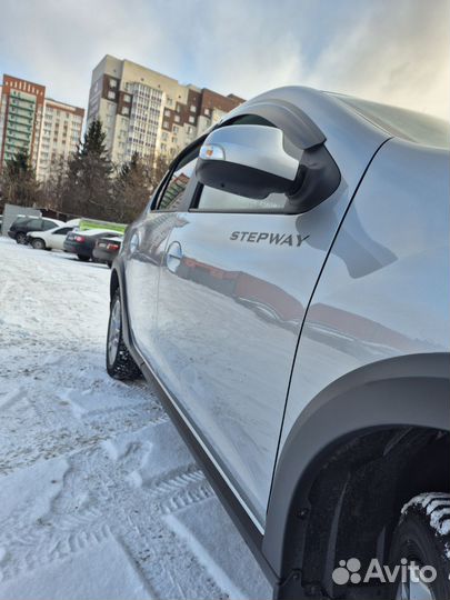 Renault Logan Stepway 1.6 МТ, 2022, 32 000 км