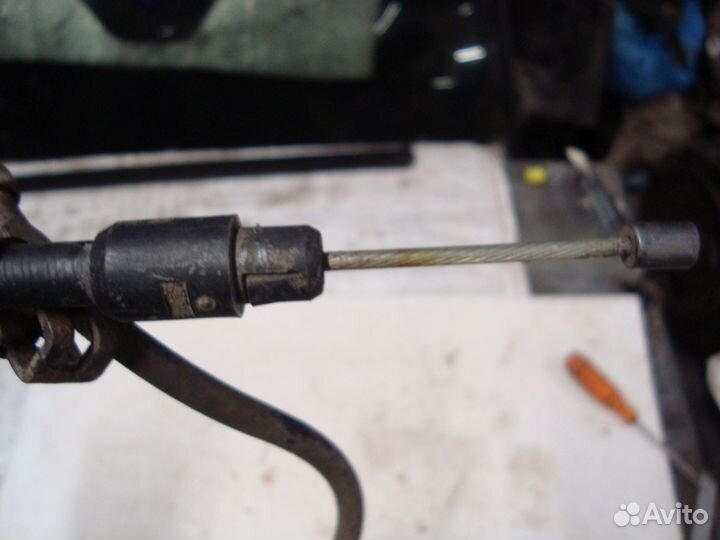 Трос стояночного тормоза W204 M271 A2044201085