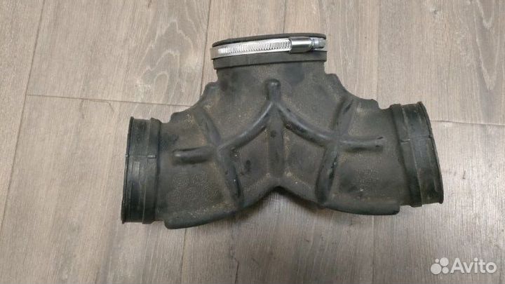 Патрубок воздушного фильтра Volkswagen Touareg 1