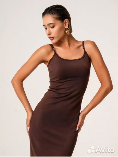 Обтягивающее платьена брительках