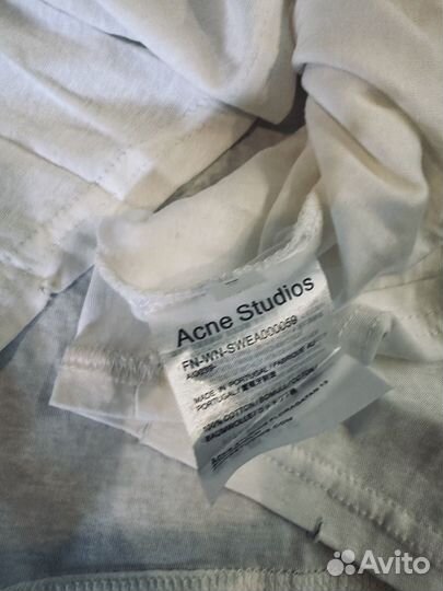 Acne Studios Stokcholm лонгслив на руках