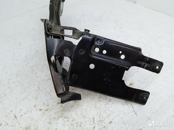 Кронштейн фары правый