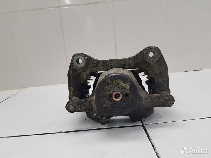 Суппорт передний левый (Genesis G70)