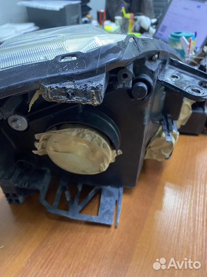 Фара левая Nissan Tiida