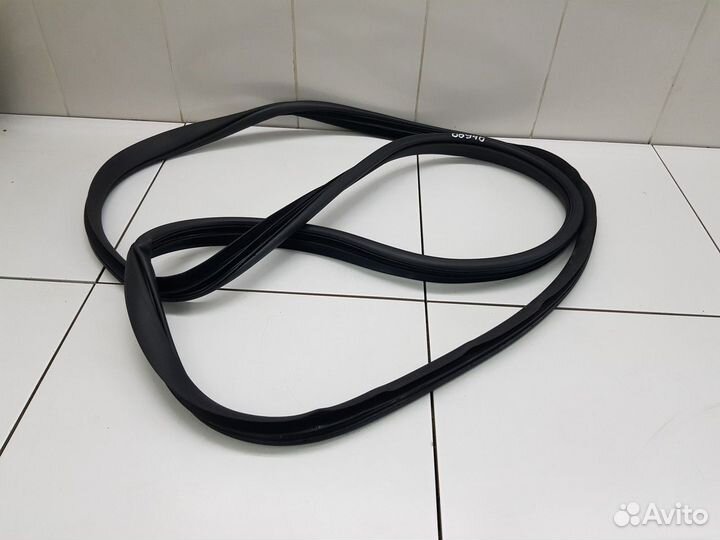 Уплотнитель проема передней правой двери