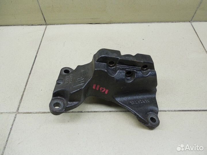 Кронштейн двигателя правый Astra H / Family 2004-2