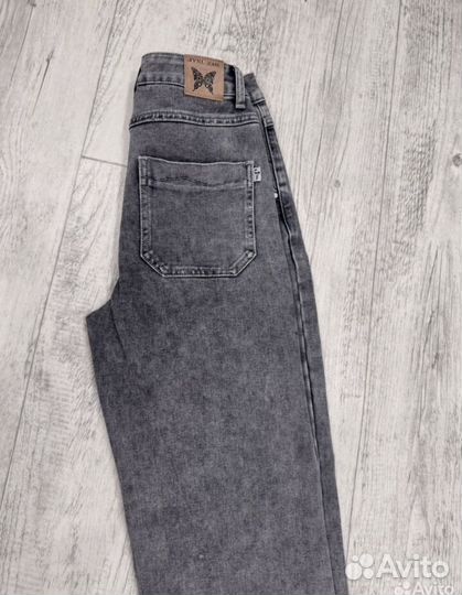 Джинсы 25