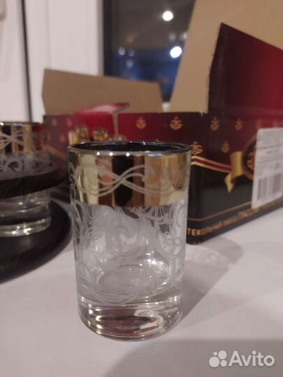 Стопки на деревянной подставке