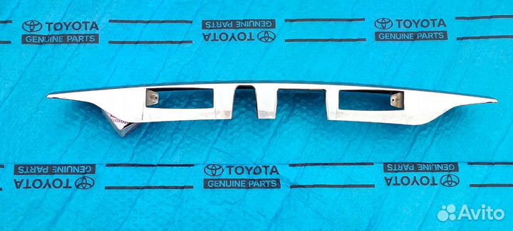 Тойота Хайлендер накладка багажника хромированная