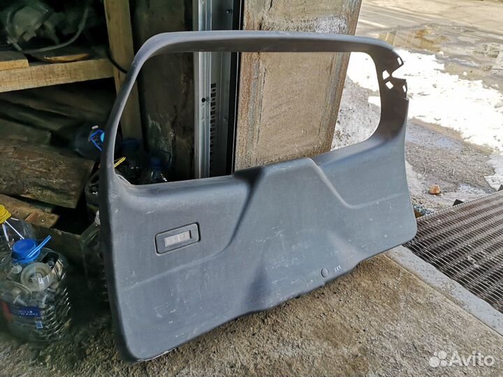 Обшивка двери багажника Cadillac SRX 2003-2009