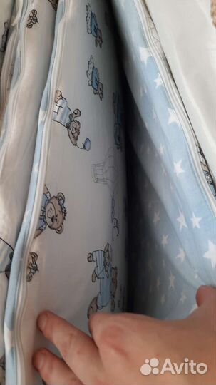 Детская кроватка с маятником