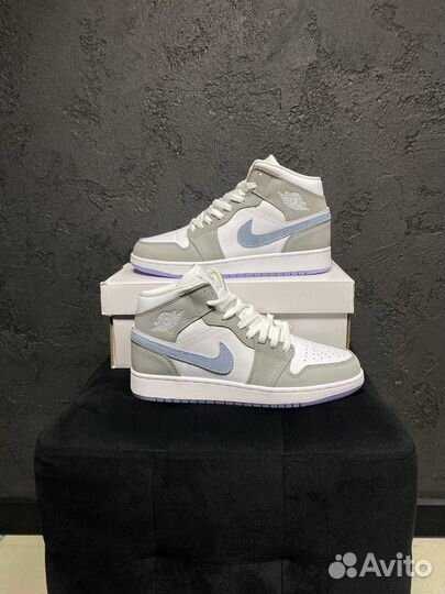 Кроссовки Nike Air Jordan 1 Mid Lux