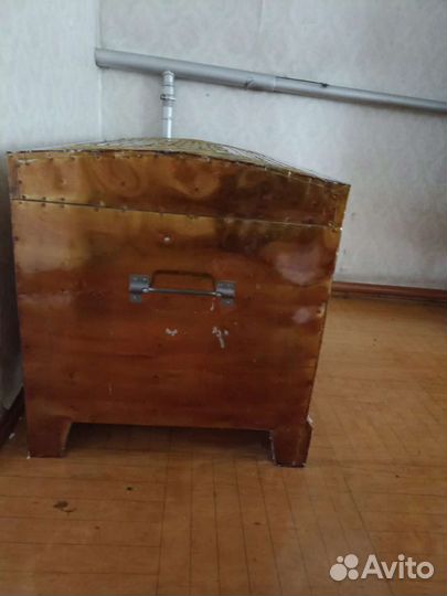 Сундук старинный
