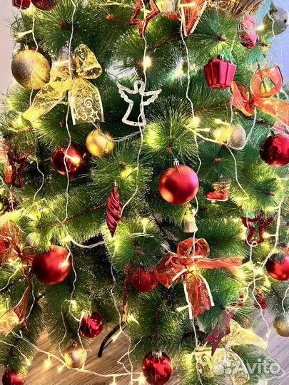 Елка искусственная 210 см с игрушками и гирляндами